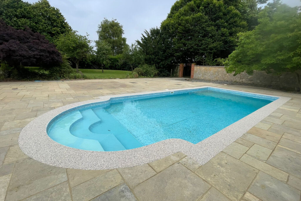 Resin bound swimming pool surrounds Resin bound swimming pool surrounds