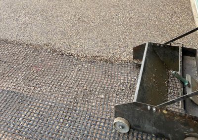 Resin bound surface with spreading tool