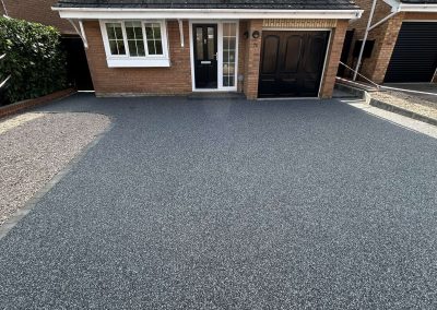 Smooth grey resin bound driveway surface